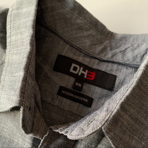 🤍2/$20 *Like New* DH3 Short Sleeve Button Up - Picture 2 of 3